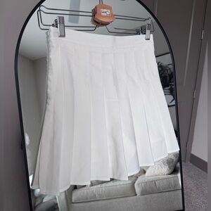 Casual White Pleated Skort